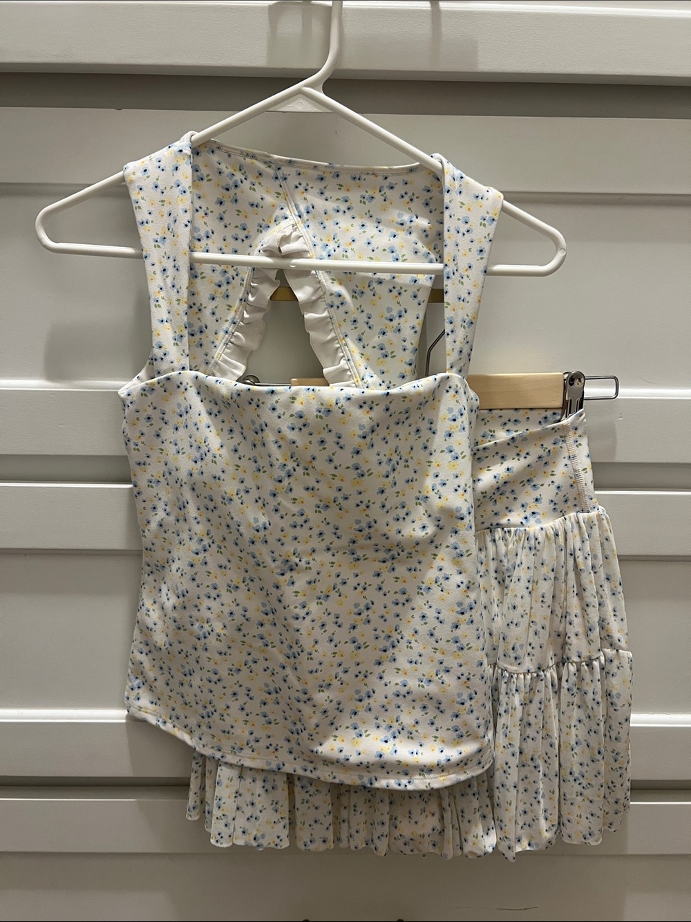 Womens Floral Ruffle Tank & Skort athleisure set Yellow/Blue. Logilates Size S.